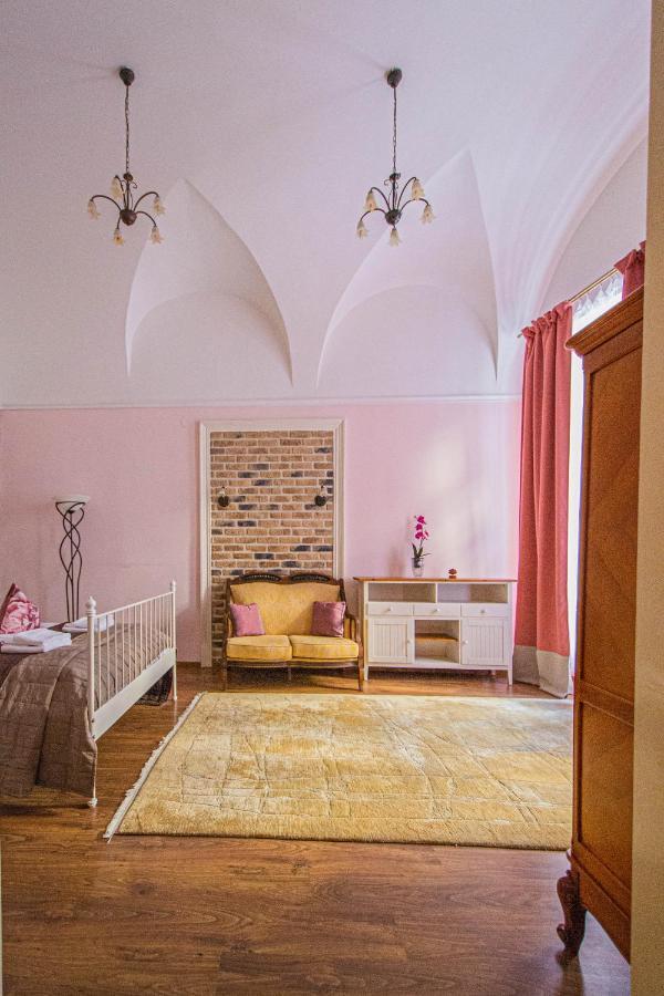 Astronomical Clock Suite By Ruterra Prague Exterior photo