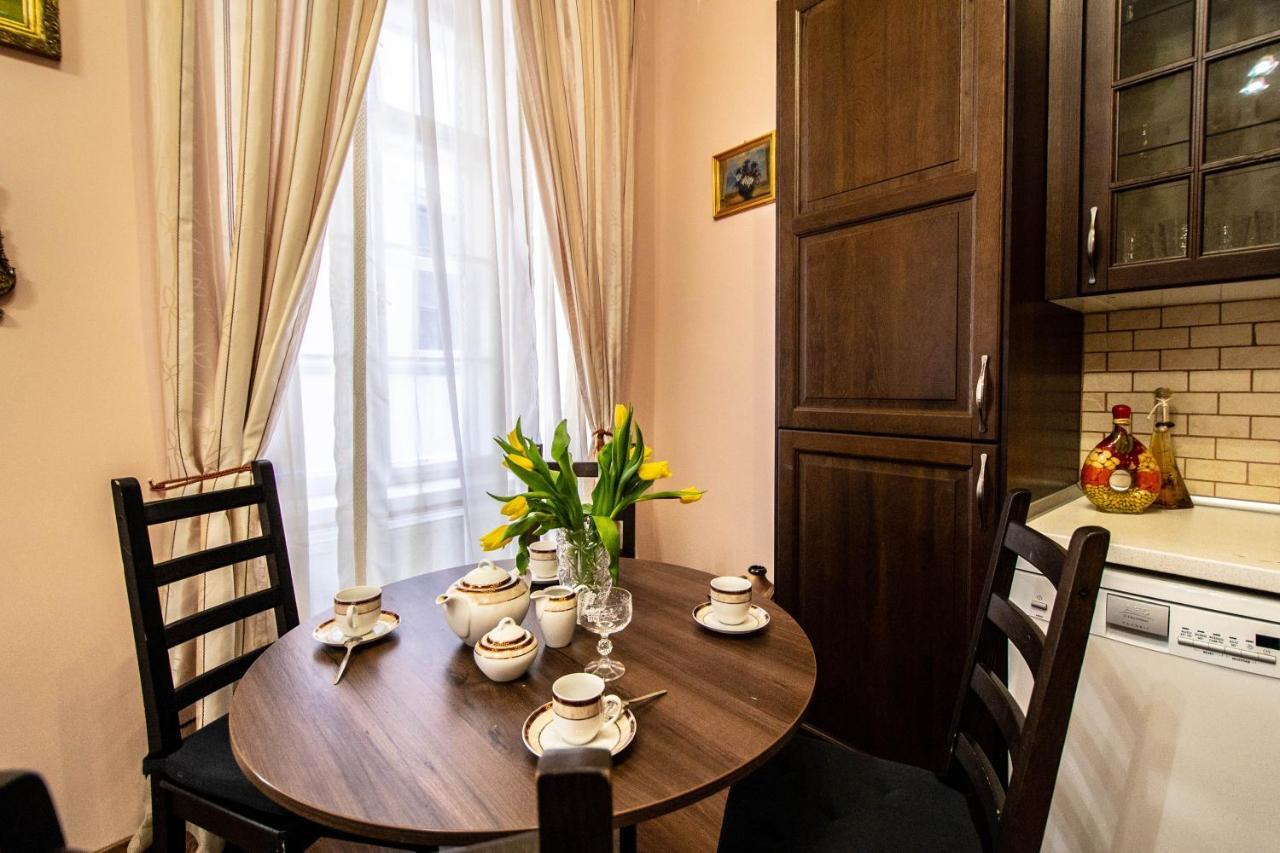Astronomical Clock Suite By Ruterra Prague Exterior photo